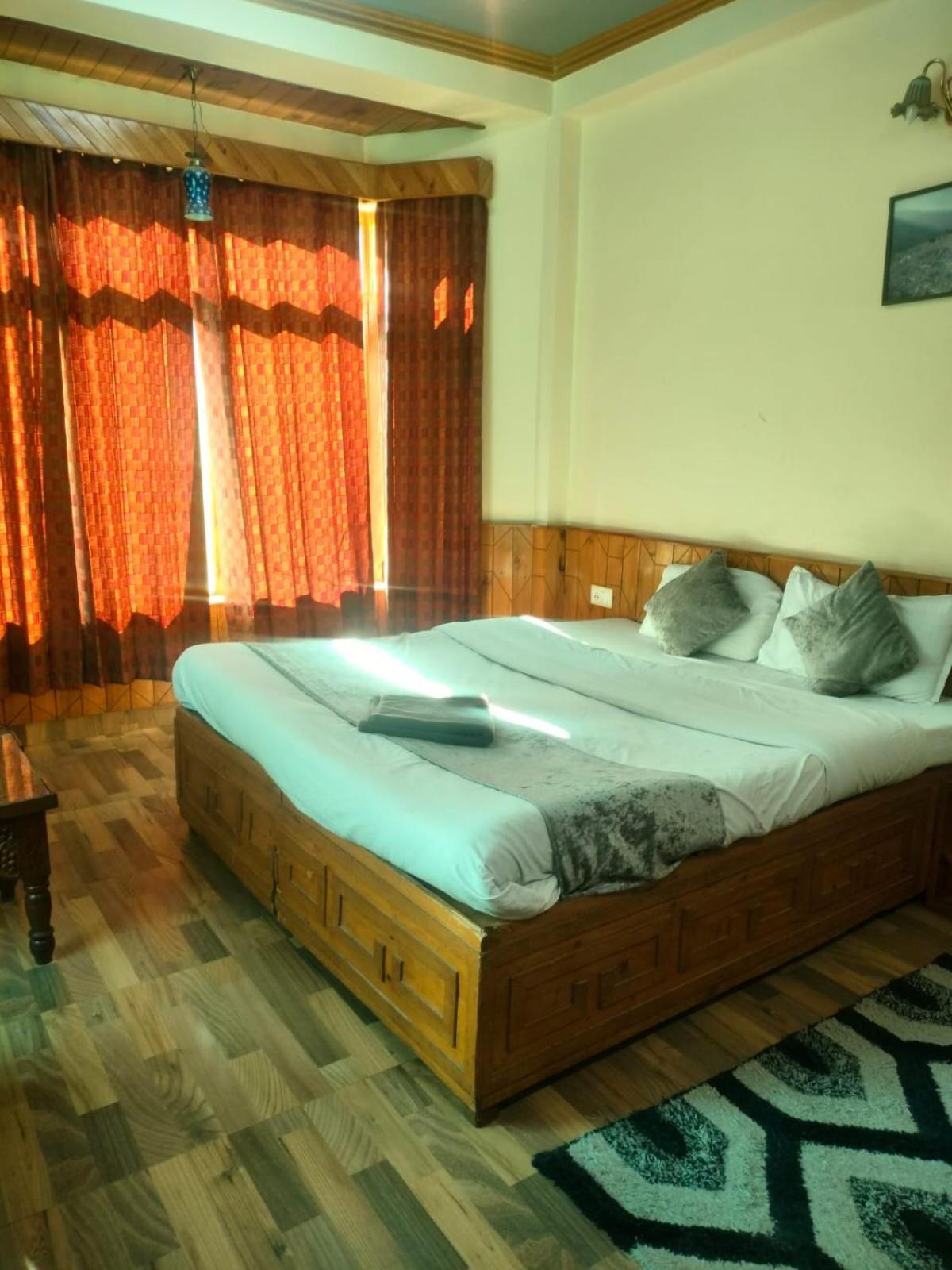 Govind Royal Stay Manāli Екстериор снимка